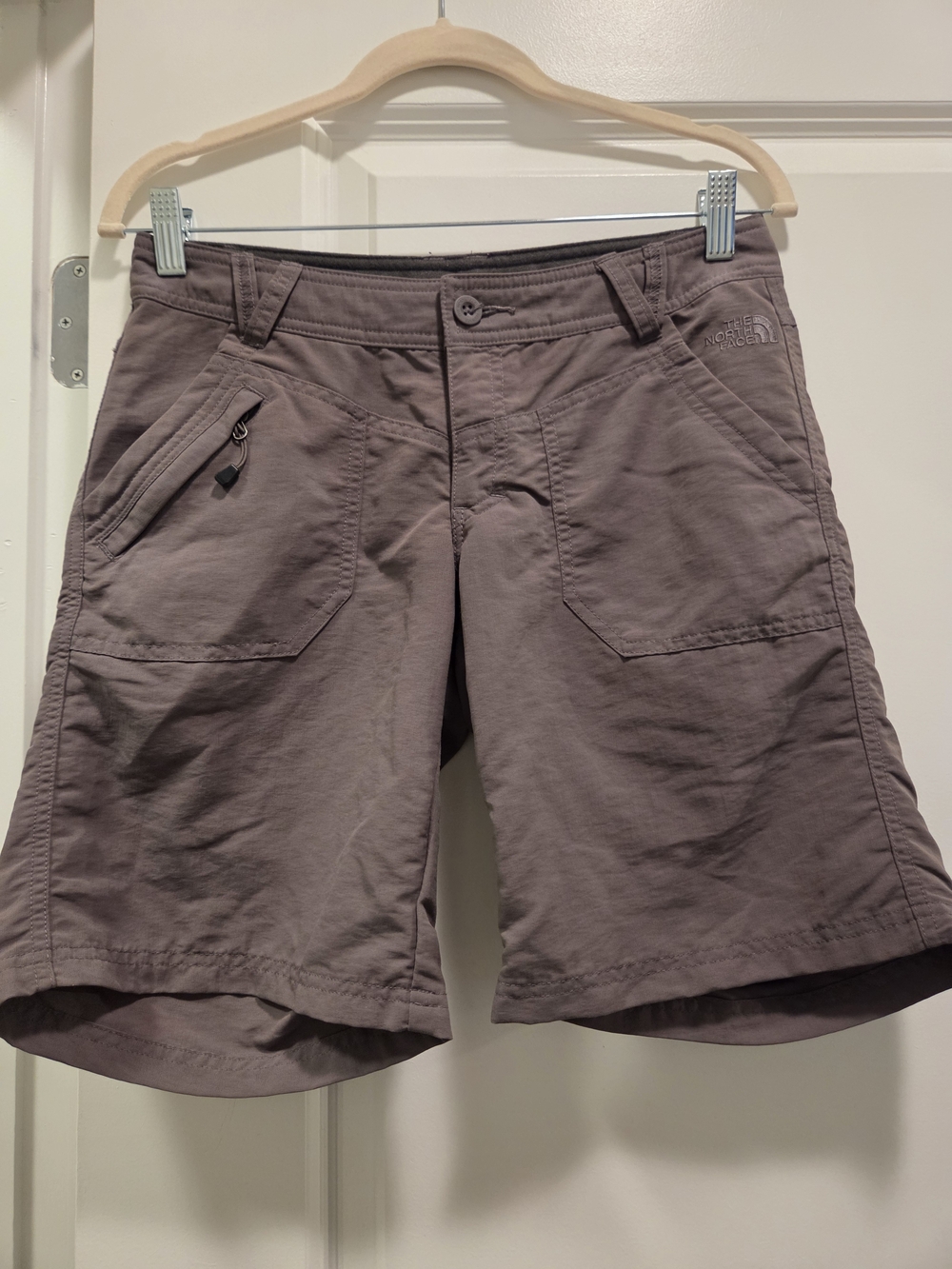 The North Face Women’s Gray Hiking Cargo Shorts Size 4